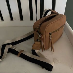 Universal thread camera crossbody bag with strap